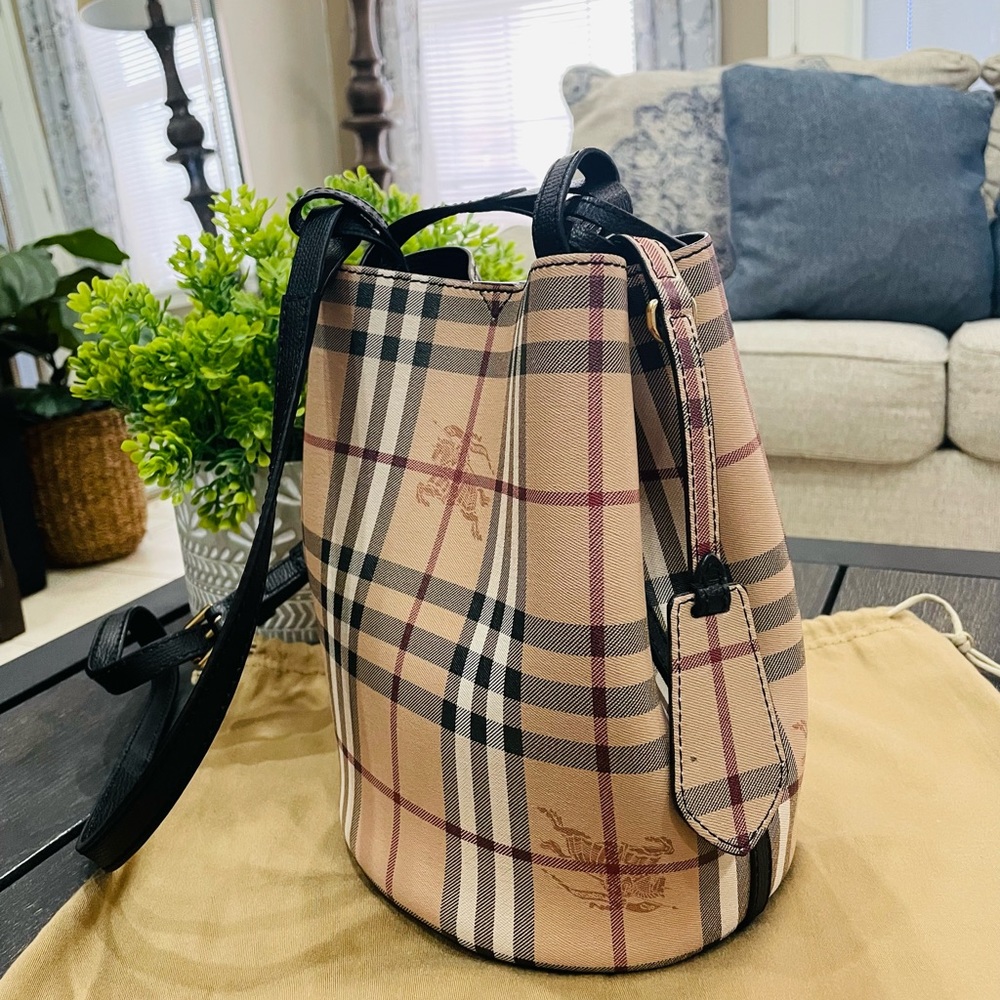 💘 Burberry Bucket Bag